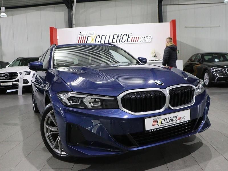 Blau Gebraucht 2023 BMW 320 Sport Line Kombi | 27.444 € (Superpreis) - Bild 1/4