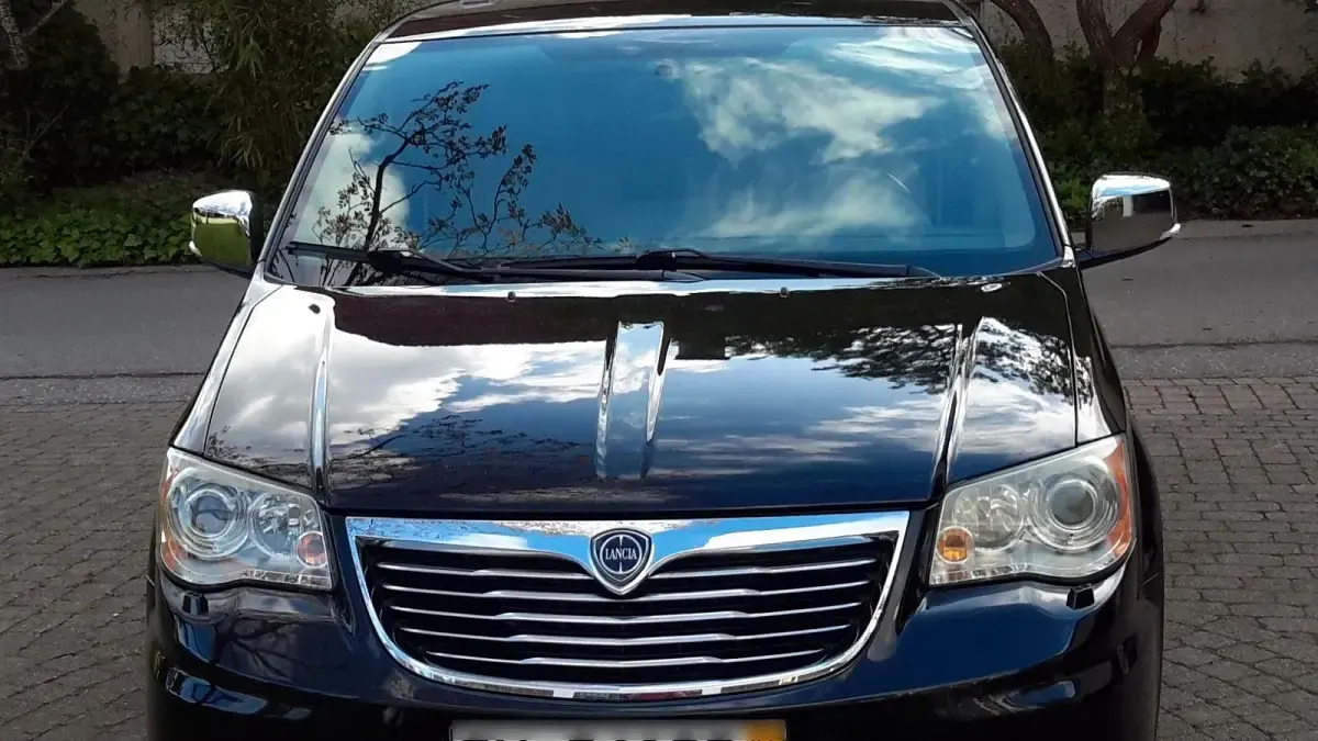 Gebraucht Lancia Voyager 178 PS (130 kW) 2013 Schwarz Van / Kleinbus