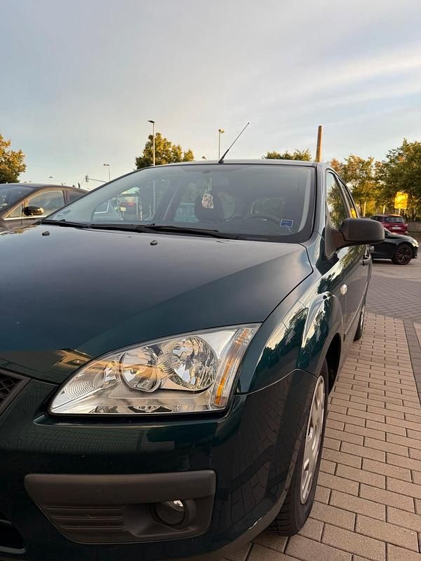Andere farben Gebraucht 2006 Ford Focus Kombi | 4.300 € (Etwas zu teuer) - Bild 1/4