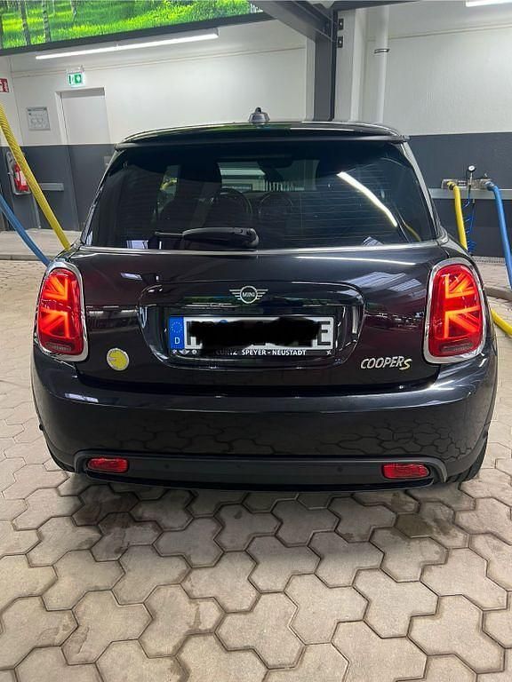 Gebraucht Mini Cooper SE Premium 135 kW (184 PS) 2023 Schwarz Kleinwagen