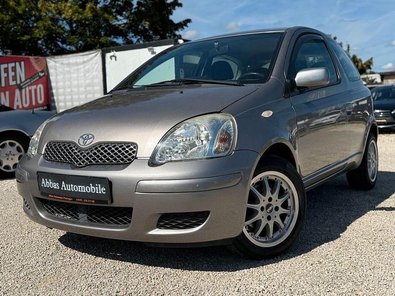 Grau Gebraucht 2003 Toyota Yaris Sol Kleinwagen | 3.190 € (Fairer Preis) - Bild 1/4