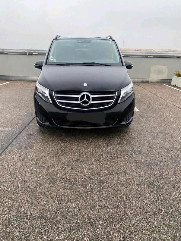 Schwarz Gebraucht 2017 Mercedes V220 Avantgarde Van / Kleinbus | 29.999 € (Superpreis) - Bild 1/4