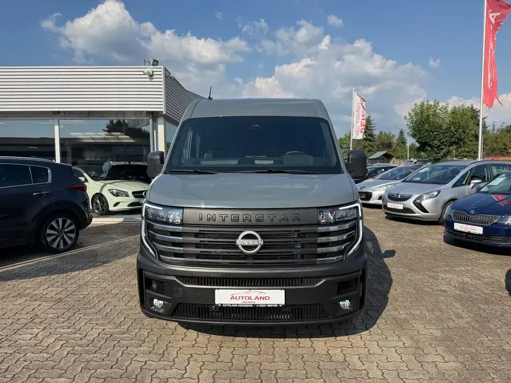 Gebraucht Nissan Interstar 150 PS (110 kW) 2025 Grau Van