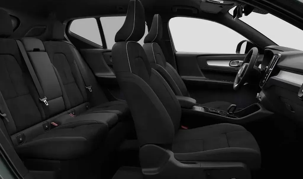 Neu Volvo XC40 Plus 197 PS (144 kW) 2026 Grün SUV