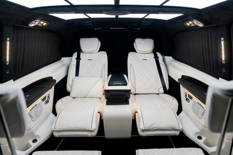 Gebraucht Mercedes V300 237 PS (174 kW) 2024 Schwarz Van / Kleinbus