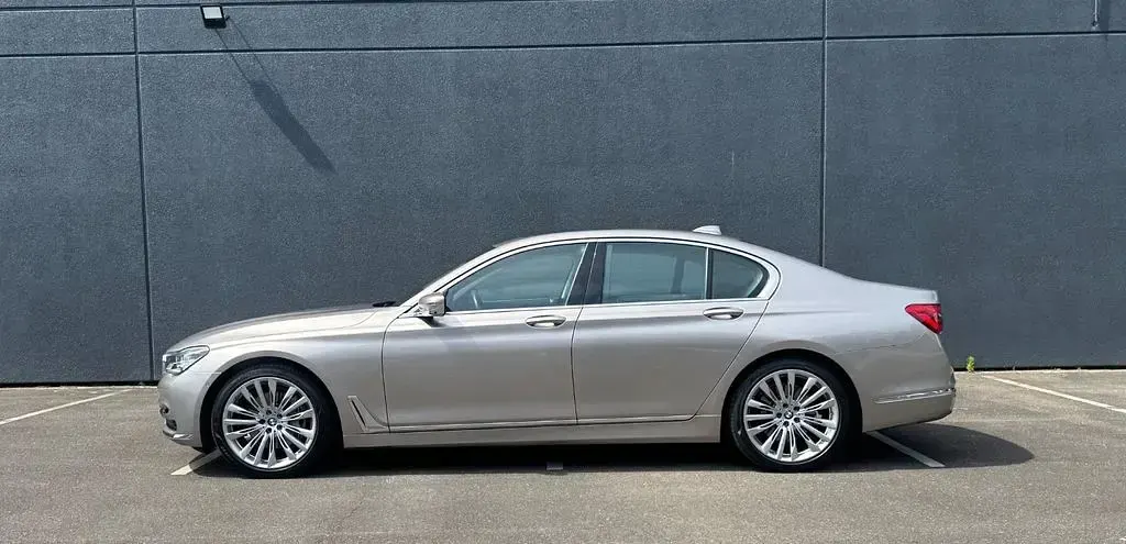 Gebraucht BMW 730 Sport Line 265 PS (194 kW) 2018 Silber Limousine