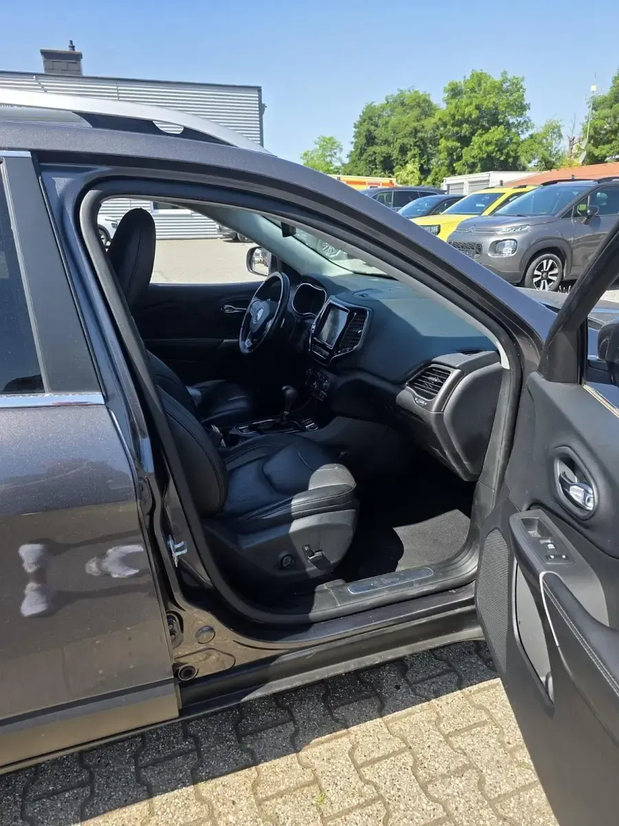 Gebraucht Jeep Cherokee 195 PS (143 kW) 2020 Grau SUV