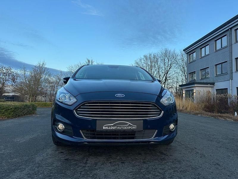 Gebraucht Ford S-MAX Titanium 190 PS (139 kW) 2018 Blau Van / Kleinbus