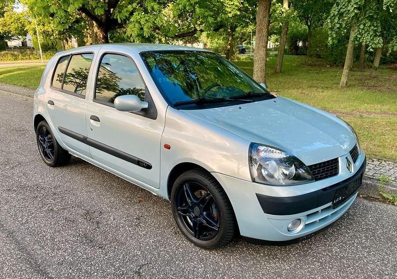 Silber Gebraucht 2001 Renault Clio II Expression+ Limousine | 1.999 € (Fairer Preis) - Bild 1/4