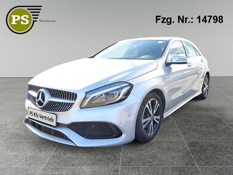 Silber Gebraucht 2018 Mercedes A180 AMG line Limousine | 16.980 € (Guter Preis) - Bild 1/4