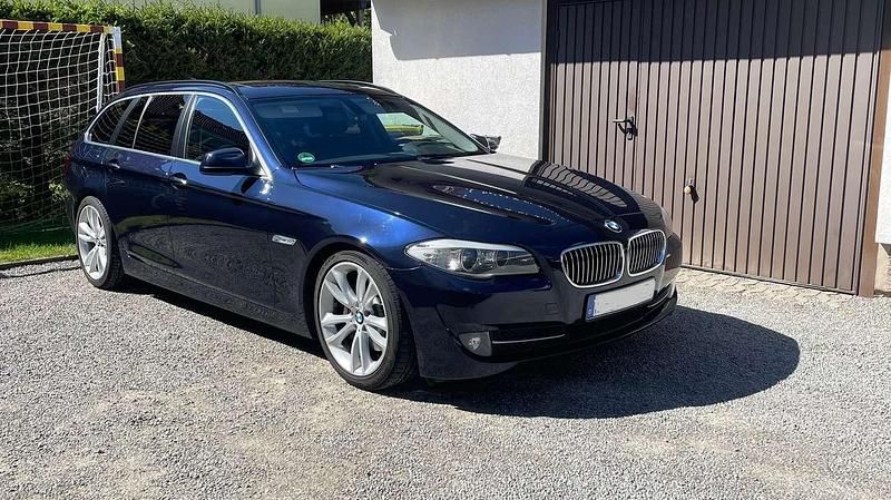 Blau Gebraucht 2011 BMW 525 Kombi | 8.400 € (Fairer Preis) - Bild 1/4
