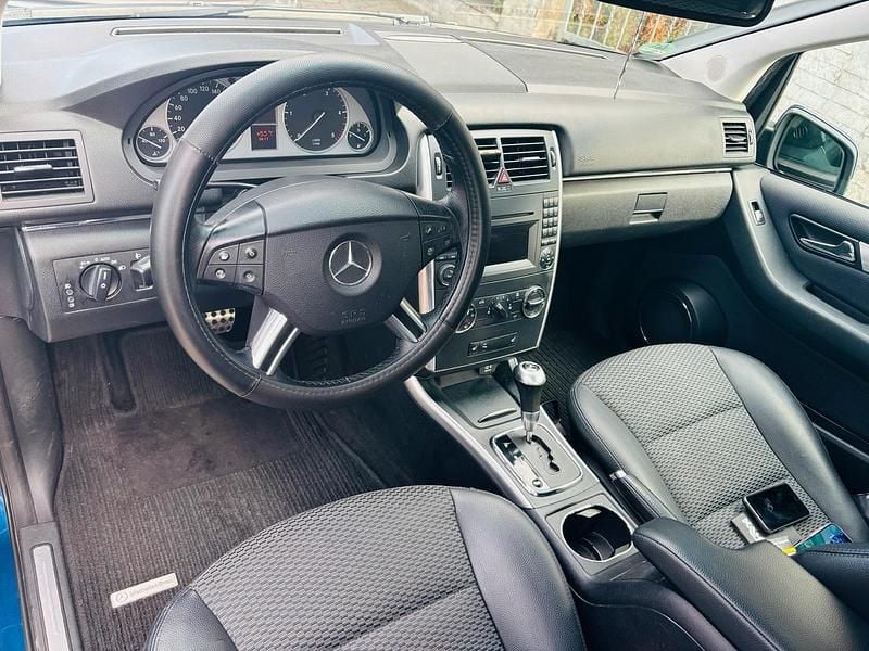 Gebraucht Mercedes B200 140 PS (102 kW) 2010 Blau Van / Kleinbus