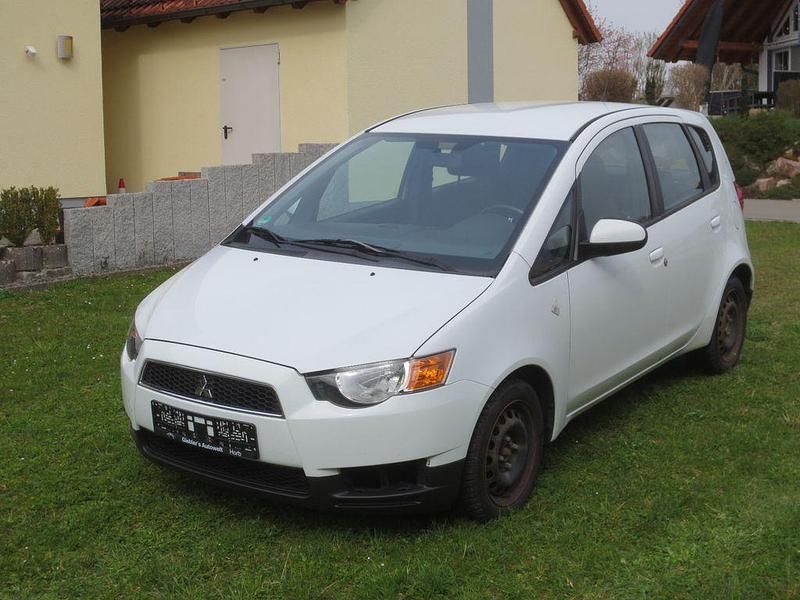 Gebraucht Mitsubishi Colt Inform 95 PS (69 kW) 2011 Weiß Kleinwagen
