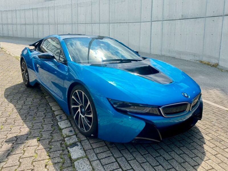 Blau Gebraucht 2016 BMW i8 Basis Coupé | 69.000 € (Etwas zu teuer) - Bild 1/4