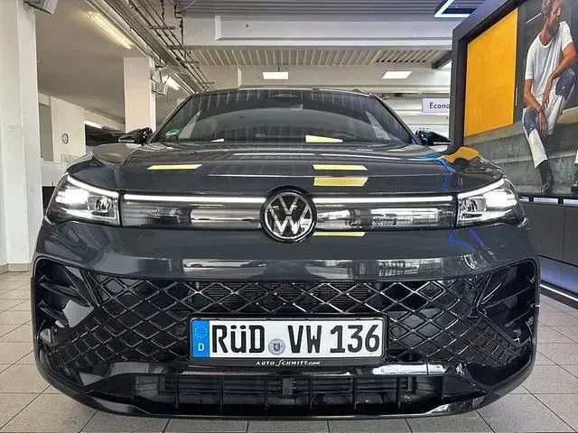 Gebraucht VW Tiguan R-line 150 PS (110 kW) 2025 Grau SUV