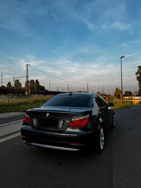 Gebraucht BMW 523 190 PS (139 kW) 2007 Grau Limousine
