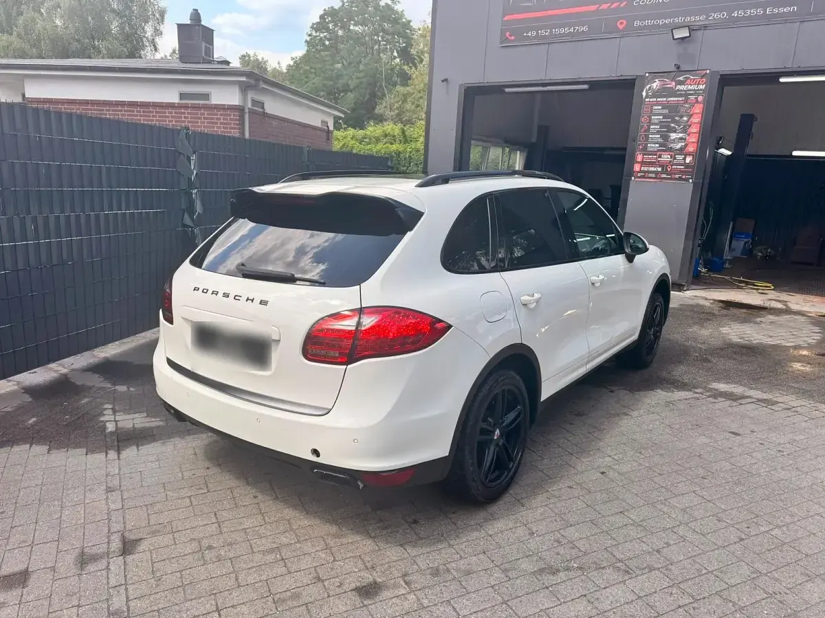 Gebraucht Porsche Cayenne 245 PS (180 kW) 2010 Weiß SUV