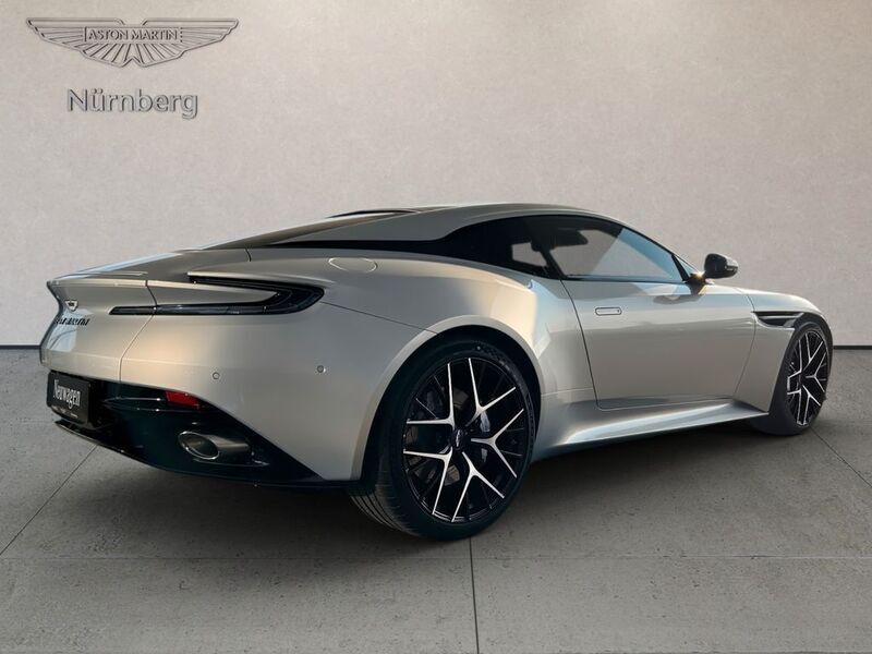 Neu Aston Martin DB12 680 PS (500 kW) 2025 Silber Coupé