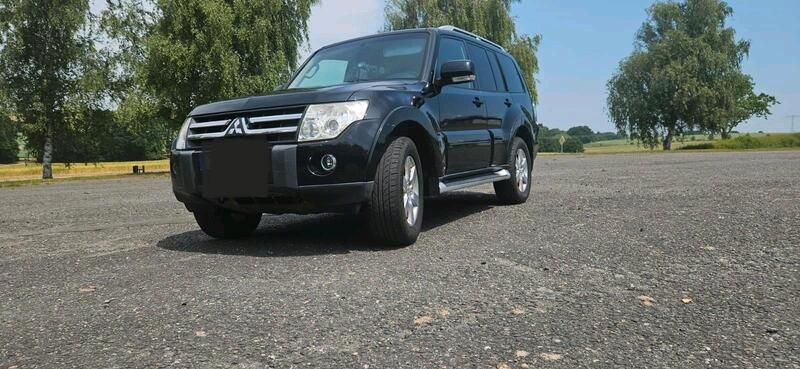 Schwarz Gebraucht 2007 Mitsubishi Pajero SUV | 12.900 € - Bild 1/4