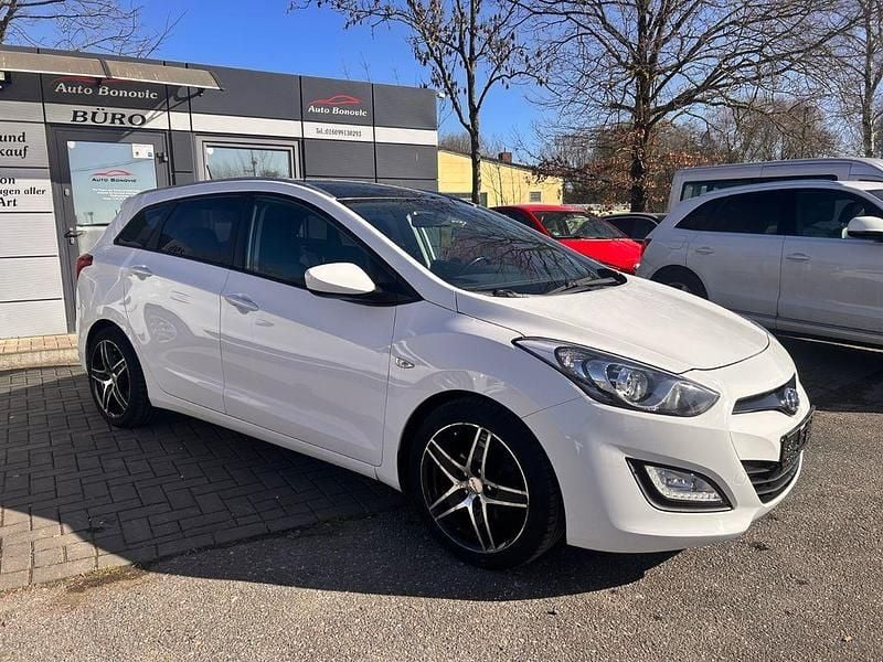 Gebraucht Hyundai i30 Classic 120 PS (88 kW) 2013 Weiß Kombi