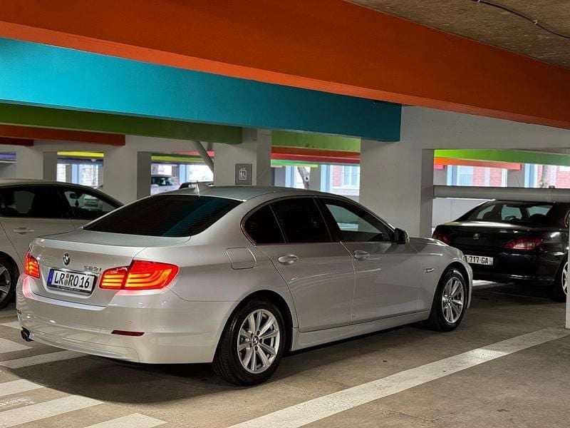 Silber Gebraucht 2010 BMW 523 Limousine | 14.400 € - Bild 1/4