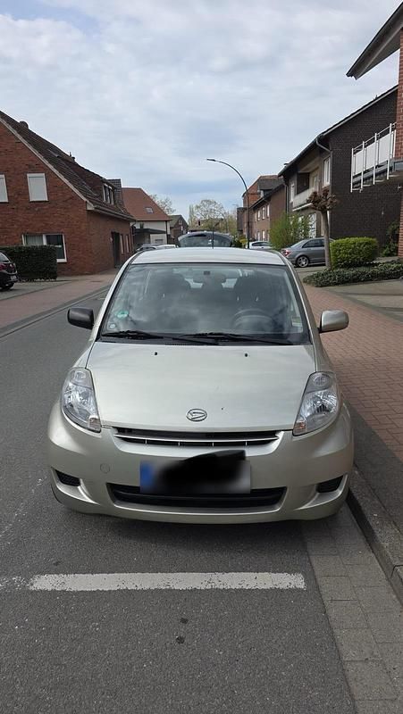 Gebraucht Daihatsu Sirion 2011 Silber Kleinwagen