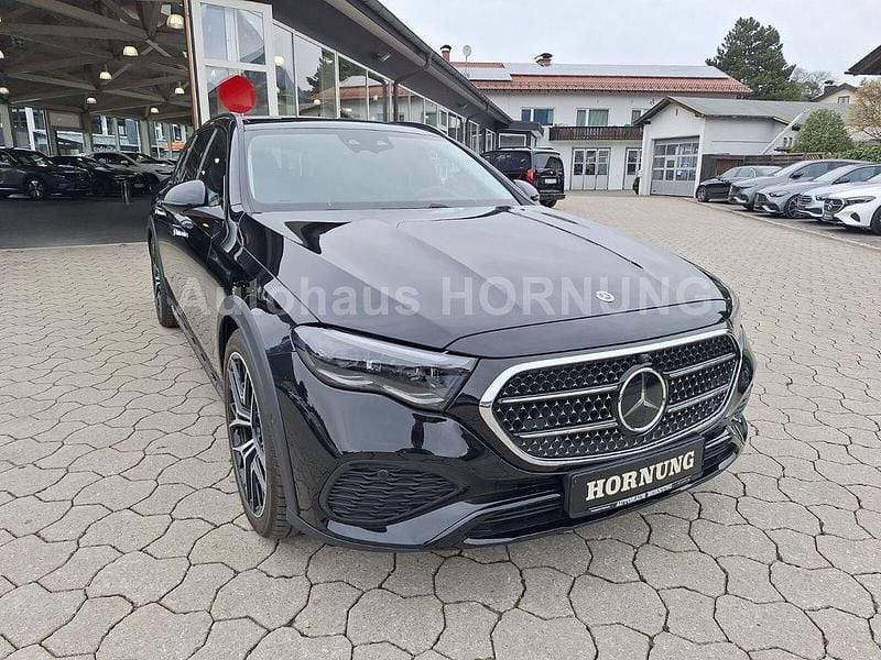 Gebraucht Mercedes E300 197 PS (144 kW) 2026 Schwarz Limousine