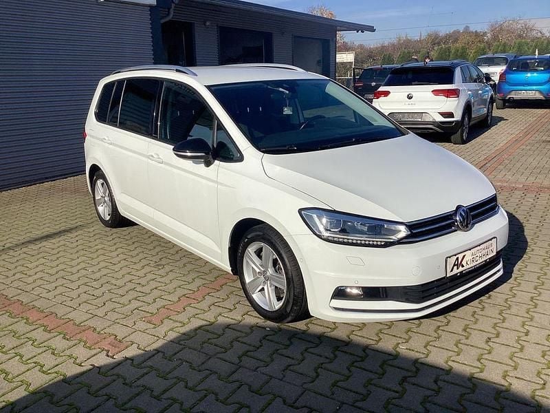 Weiß Gebraucht 2019 VW Touran IQ Drive Van / Kleinbus | 19.300 € (Fairer Preis) - Bild 1/4