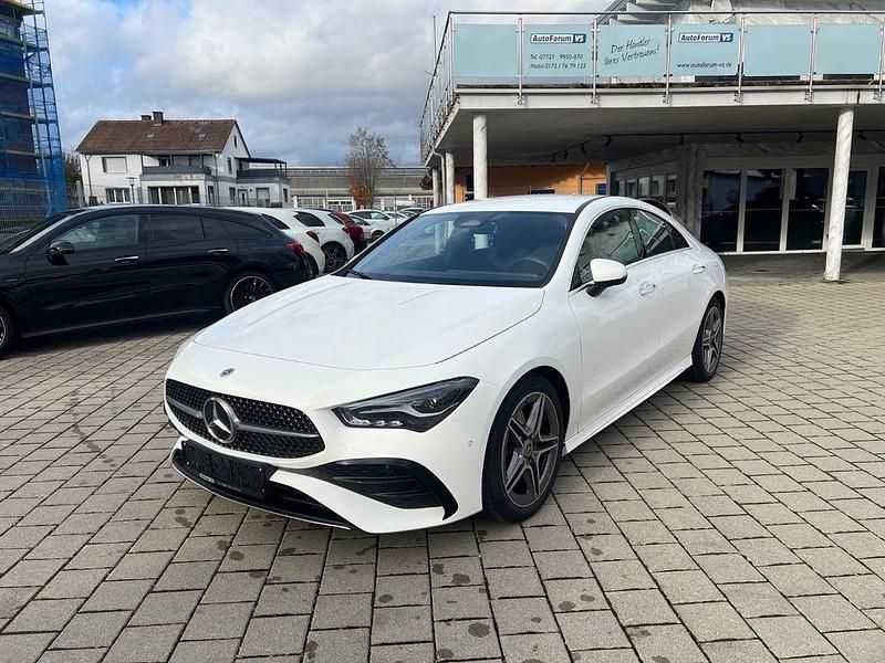 Weiß Gebraucht 2024 Mercedes CLA220 AMG Limousine | 36.900 € (Fairer Preis) - Bild 1/4
