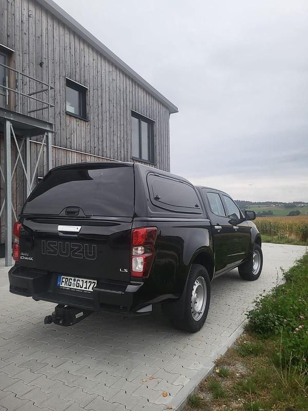 Gebraucht Isuzu D-Max 163 PS (119 kW) 2024 Schwarz Pickup