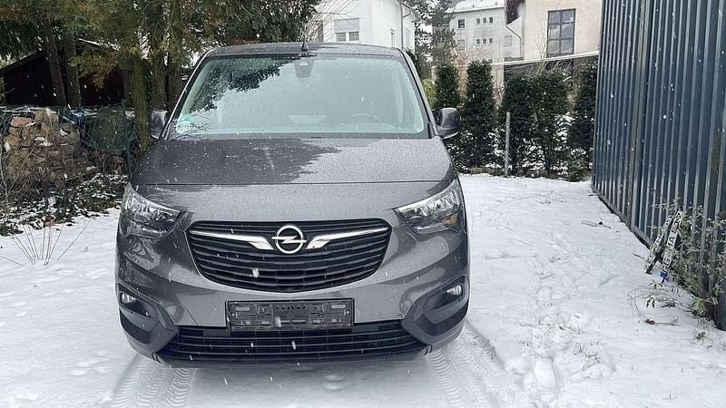 Mondstein grau/e:vulkan grau Gebraucht 2021 Opel Combo Edition Van / Kleinbus | 13.300 € (Fairer Preis) - Bild 1/4