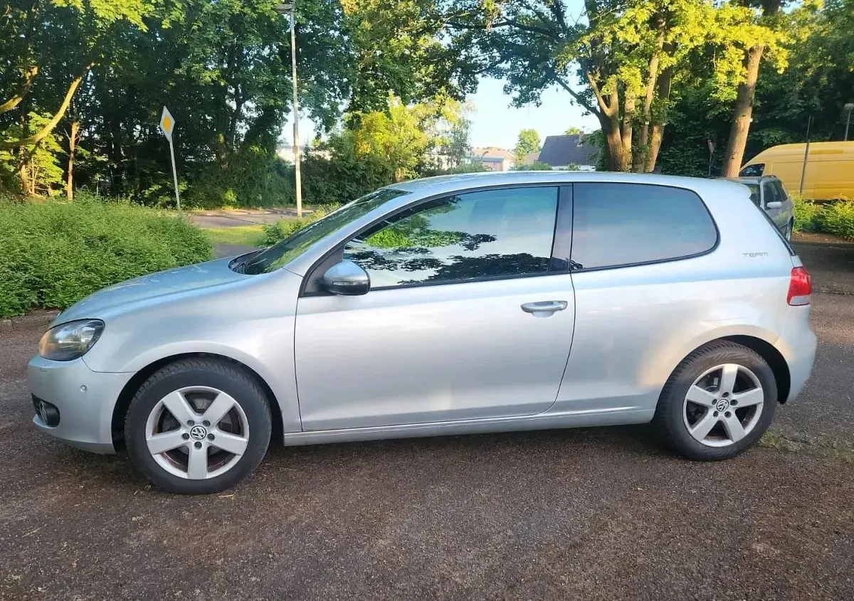 Gebraucht VW Golf VI 105 PS (77 kW) 2010 Silber Kleinwagen