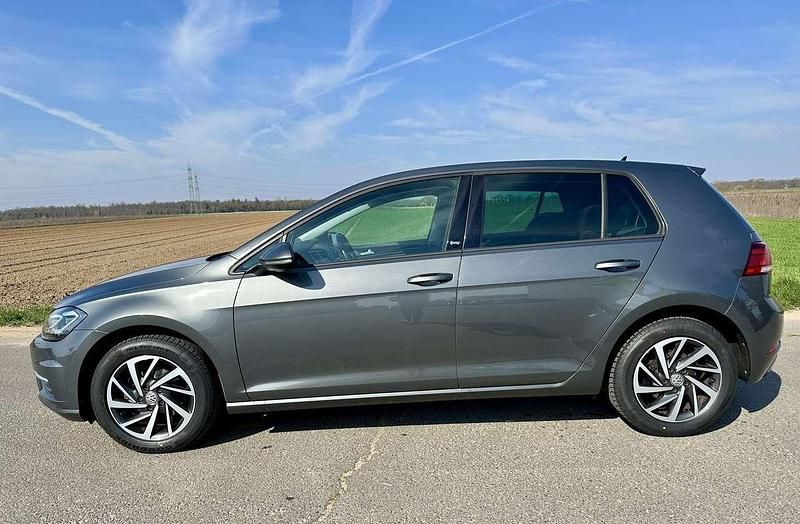 Gebraucht VW Golf VII Sound 110 PS (80 kW) 2018 Grau Kleinwagen