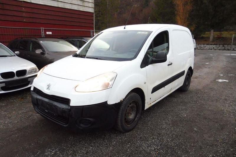 Gebraucht Peugeot Partner Comfort 75 PS (55 kW) 2014 Weiß Van / Kleinbus