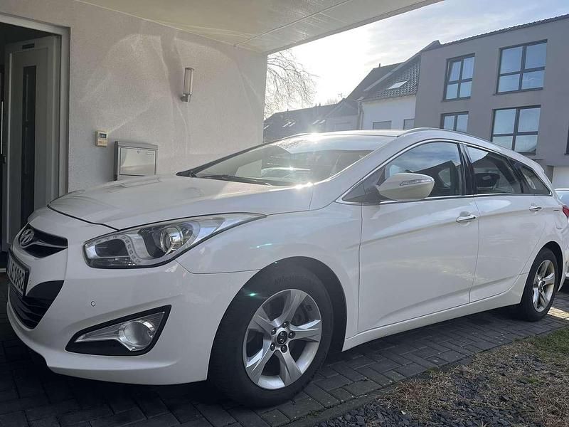 Gebraucht Hyundai i40 Premium 136 PS (100 kW) 2015 Weiß Kombi