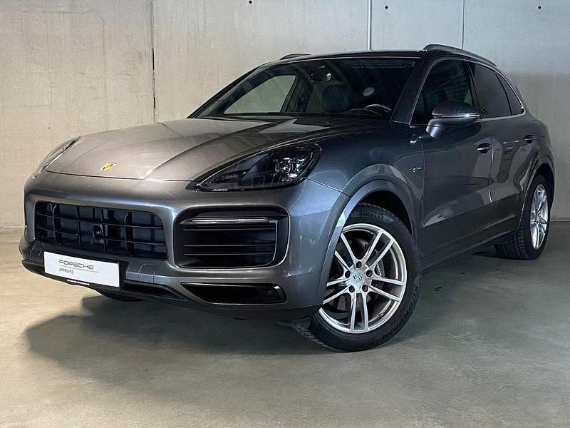 Gebraucht Porsche Cayenne 462 PS (339 kW) 2023 Quarzitgraumetallic (metallic) SUV