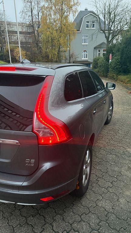 Grau Gebraucht 2017 Volvo XC60 Summum SUV | 14.000 € (Teuer) - Bild 1/4