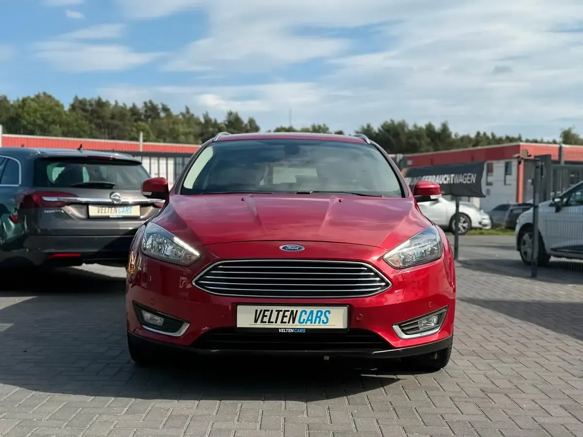 Gebraucht Ford Focus Titanium 182 PS (133 kW) 2015 Rot Kombi