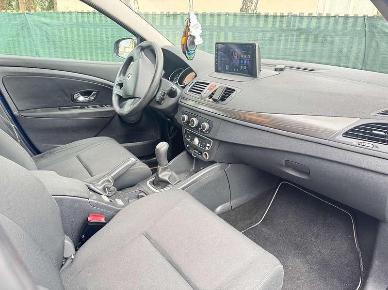 Gebraucht Renault Mégane GrandTour Expression 90 PS (66 kW) 2011 Blau Kombi