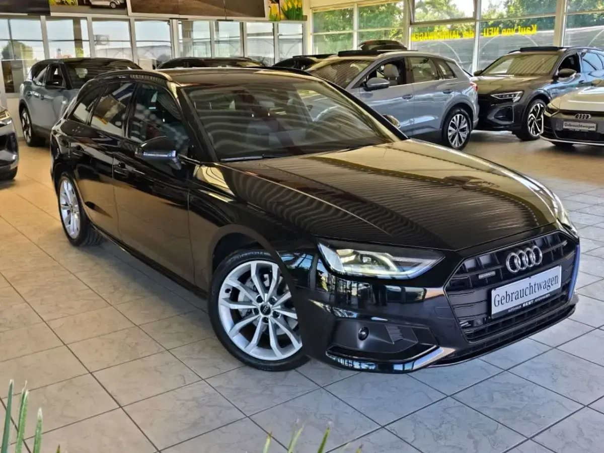 Gebraucht Audi A4 Advanced 204 PS (150 kW) 2023 Schwarz Kombi