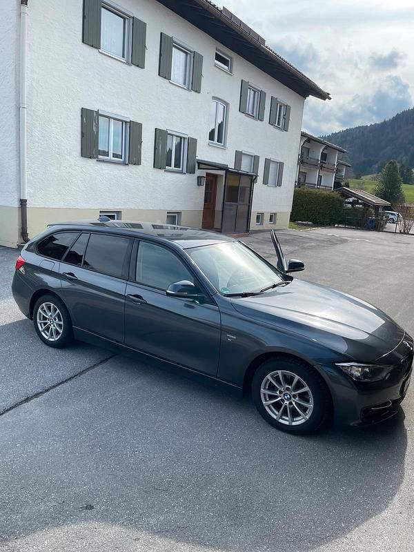 Gebraucht BMW 320 184 PS (135 kW) 2014 Grau Kombi