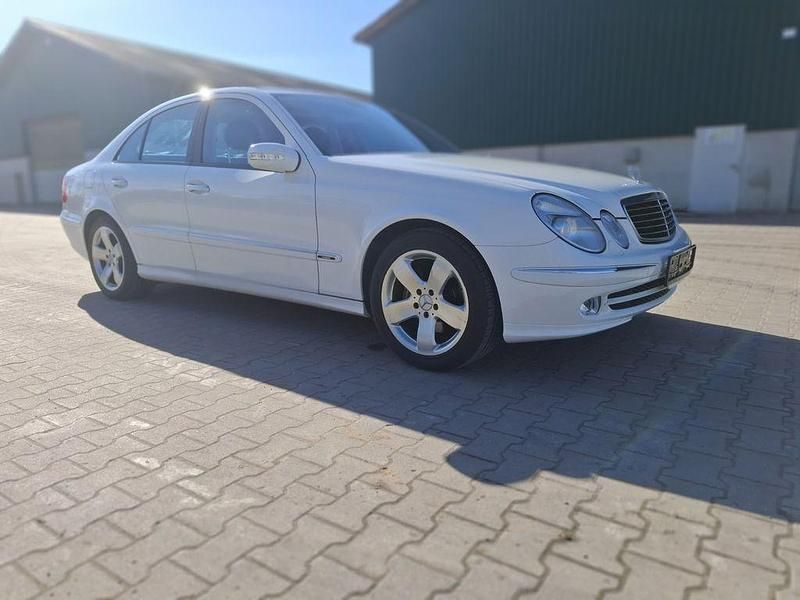 Gebraucht Mercedes E500 Avantgarde 306 PS (225 kW) 2002 Weiß Limousine