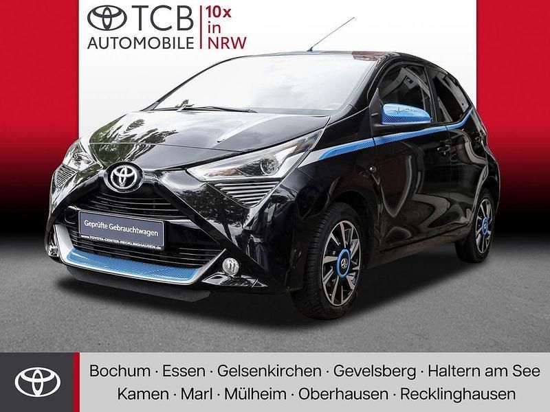 Midnightschwarz mica Gebraucht 2018 Toyota Aygo Trend Kleinwagen | 10.699 € (Fairer Preis) - Bild 1/4