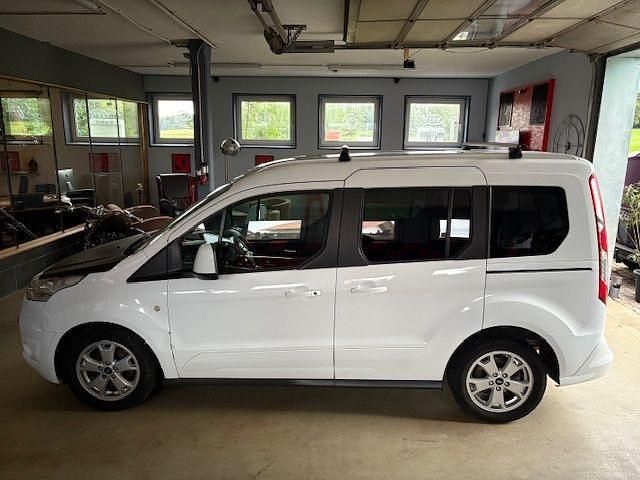 Gebraucht Ford Tourneo Connect Titanium 120 PS (88 kW) 2015 Frostweiß Van / Kleinbus