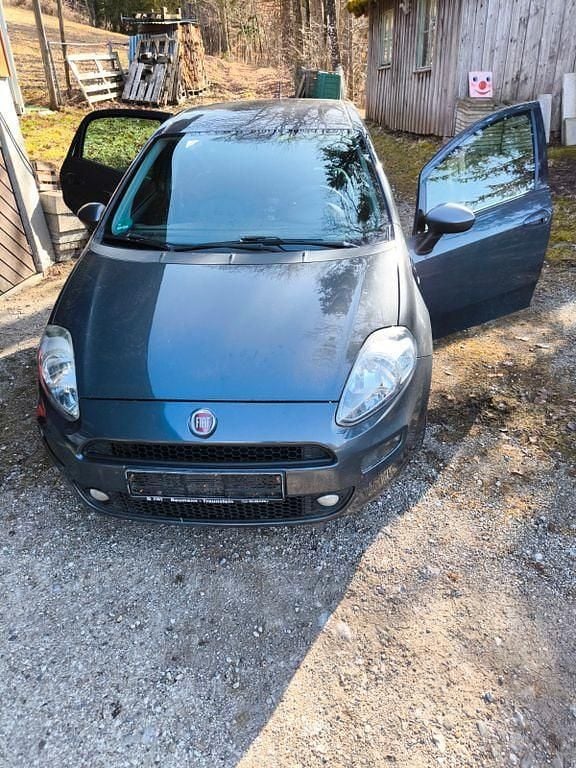 Gebraucht Fiat Punto Young 69 PS (50 kW) 2015 Schwarz Kleinwagen