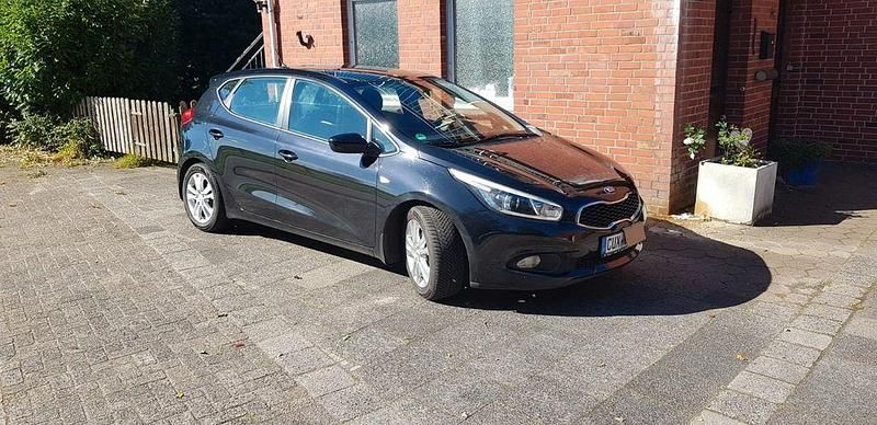 Schwarz Gebraucht 2013 Kia Ceed Attract Limousine | 4.990 € (Fairer Preis) - Bild 1/4