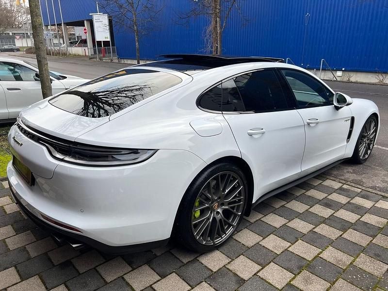 Gebraucht Porsche Panamera 4 Platinum Edition 462 PS (339 kW) 2023 Carraraweißmetallic Limousine