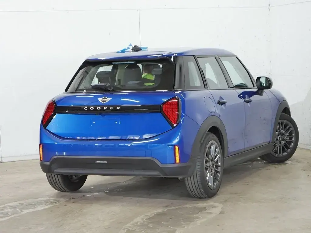 Używany Mini Cooper Classic 114 kW (156 KM) 2025 Niebieski Hatchback