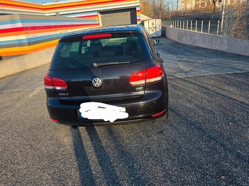 Gebraucht VW Golf VI 105 PS (77 kW) 2010 Schwarz Kleinwagen