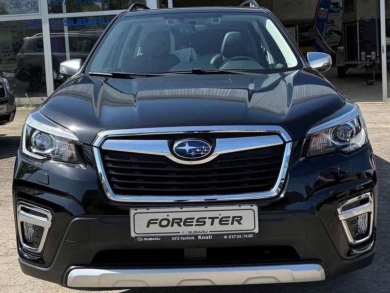 Gebraucht Subaru Forester Platinum 150 PS (110 kW) 2021 Crystal black SUV